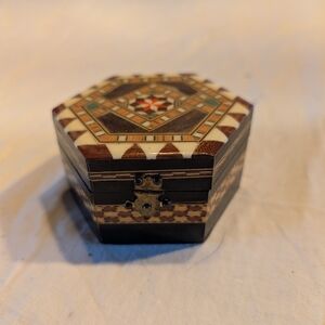 2/30$ Vintage Hexagonal Inlay Jewelry Box in Brown, White, Black